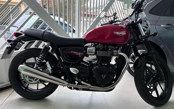 TRIUMPH STREET TWIN TRIUMPH STREET TWIN